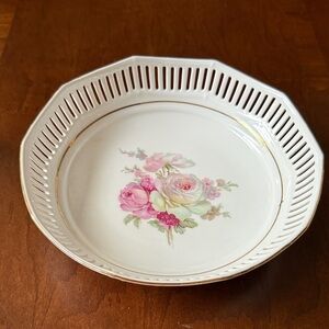 Ca 1959’s Schwarzenhammer Bavaria Germany reticulated porcelain bowl rose flower